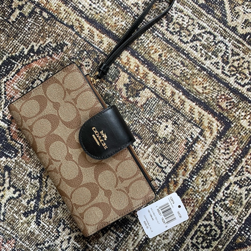 Coach Pebble Leather Tech Wallet